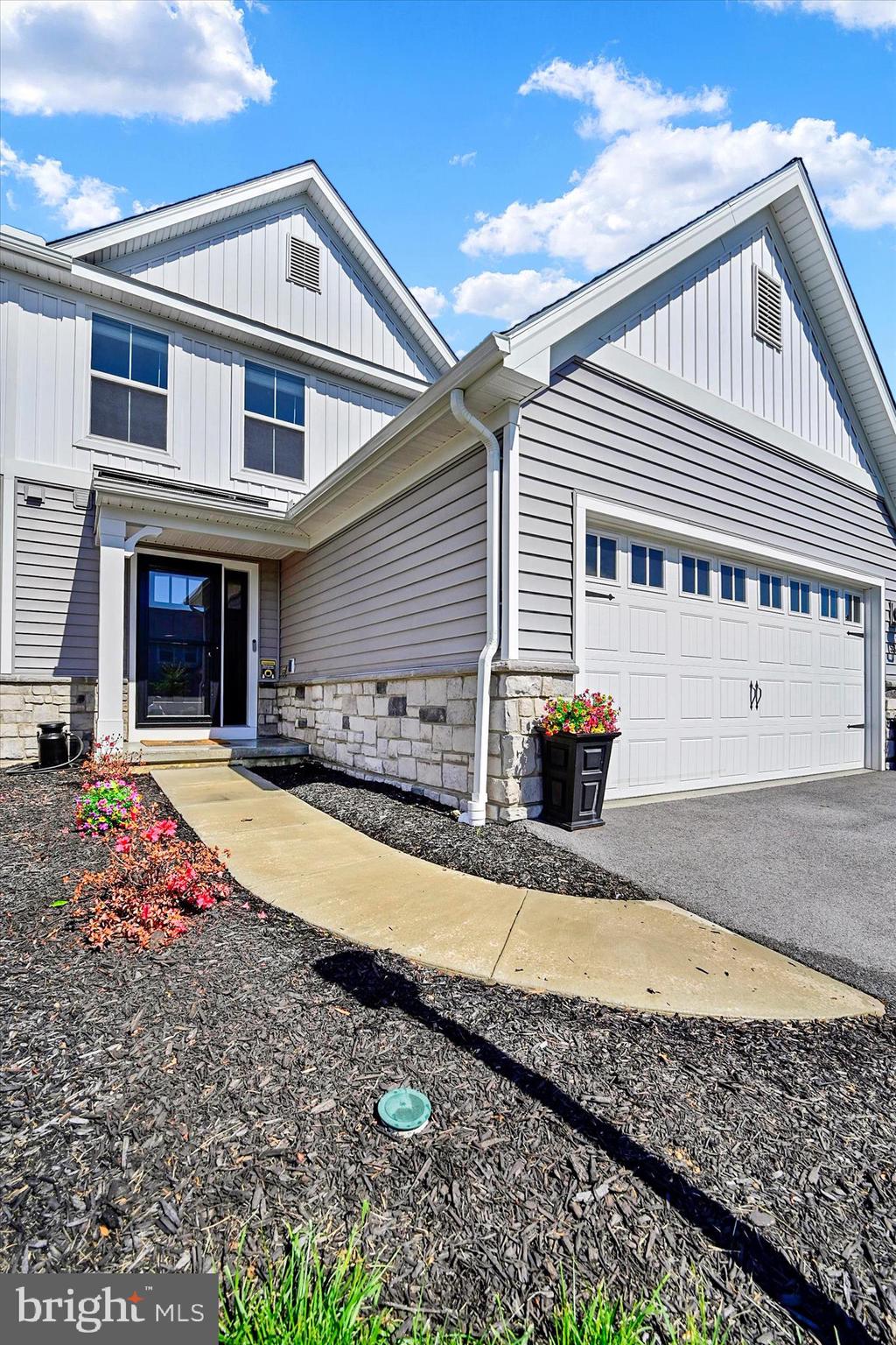 53 LONG BEND DRIVE