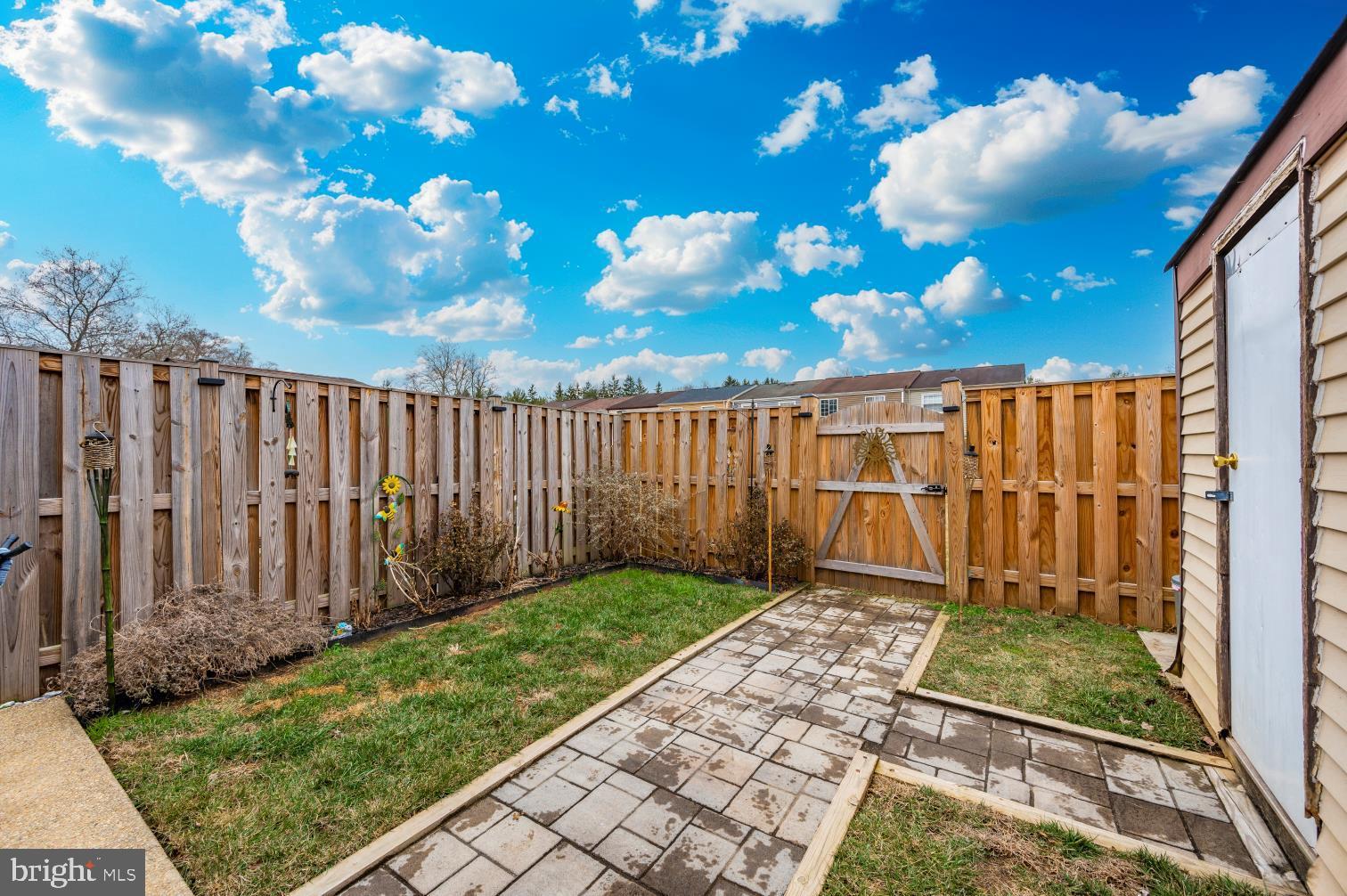 GLADE TOWN - Residential