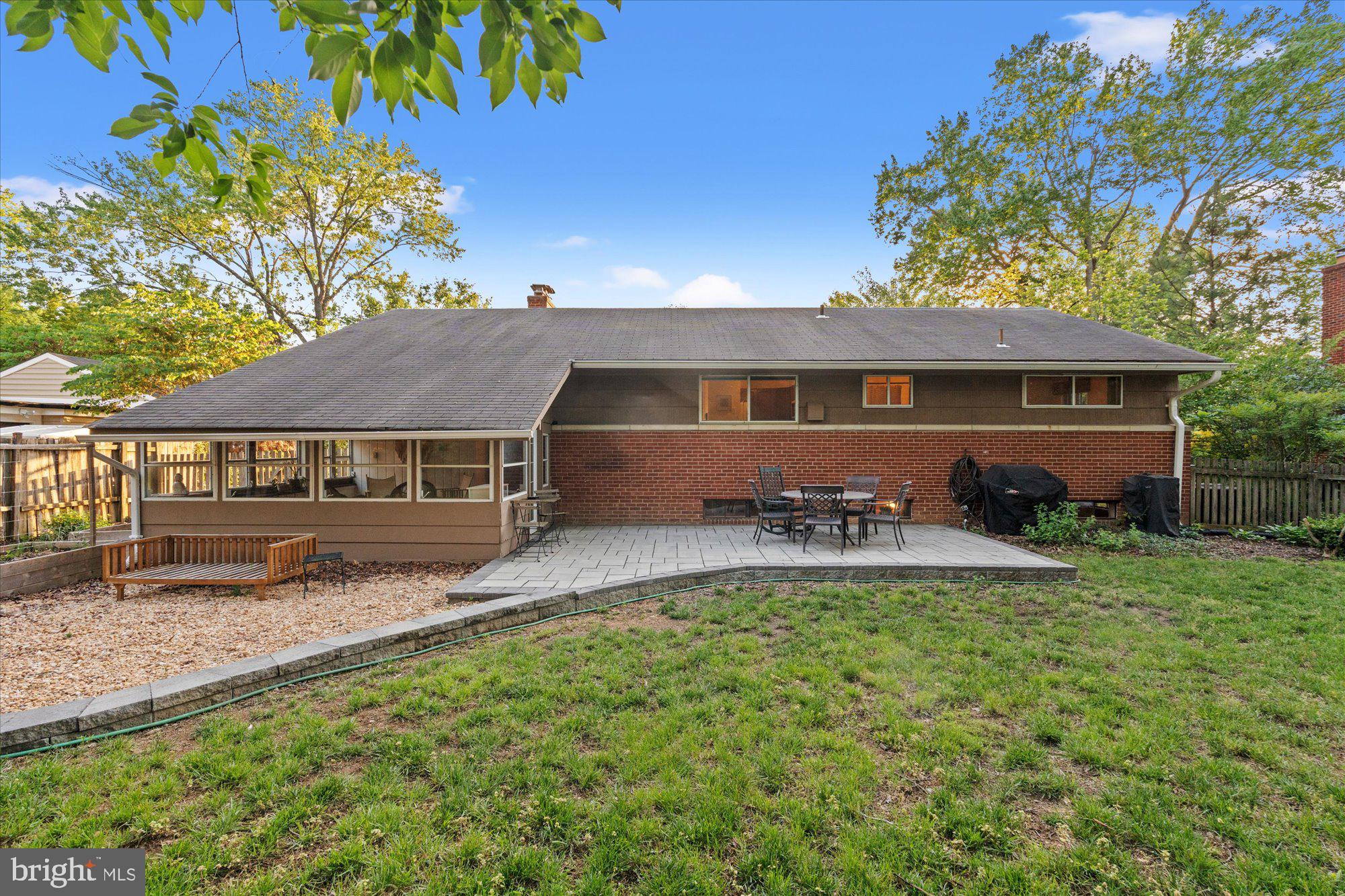 WAYNEWOOD - Residential