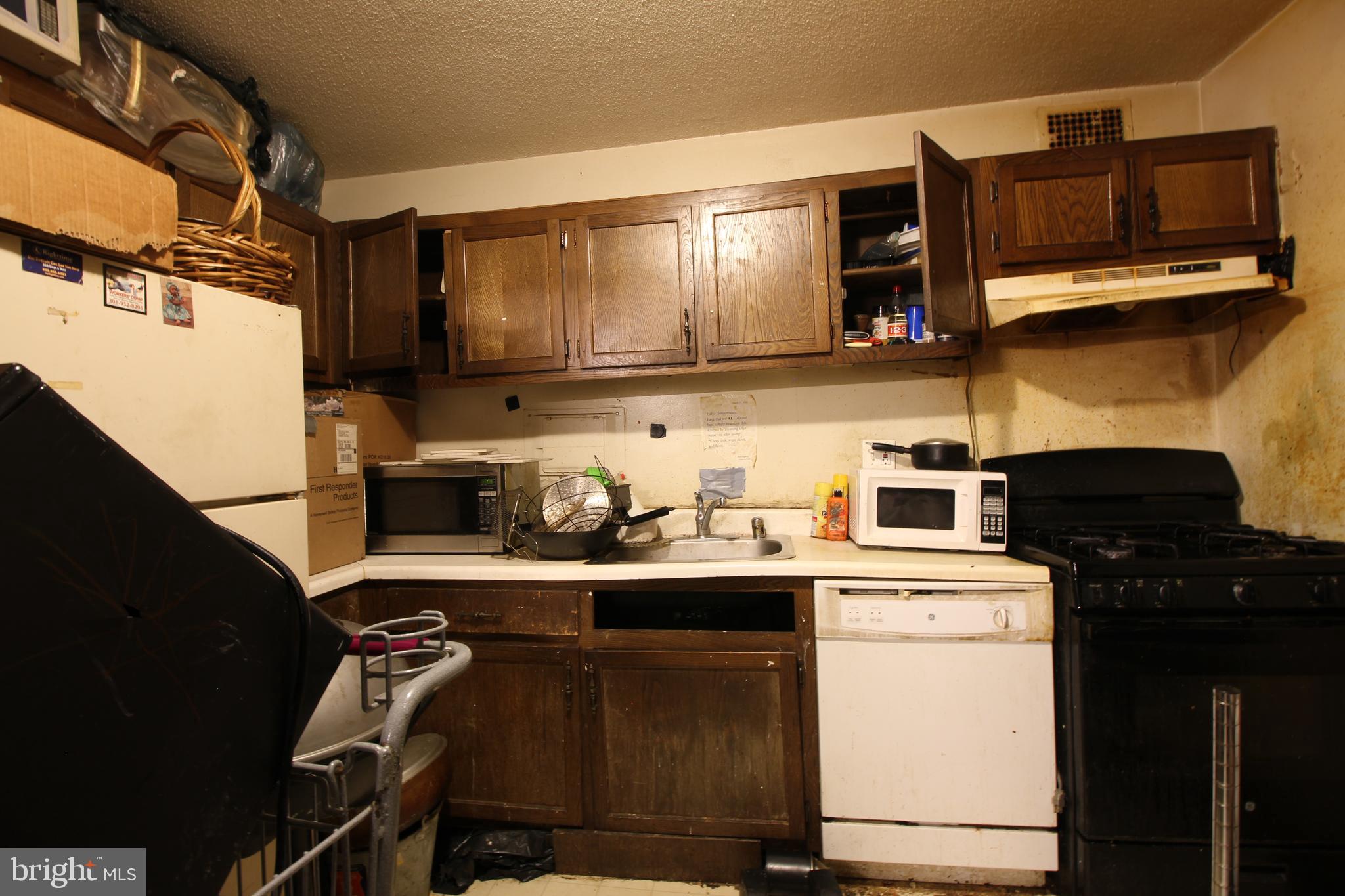 PRESIDENTIAL TOWERS - Residential