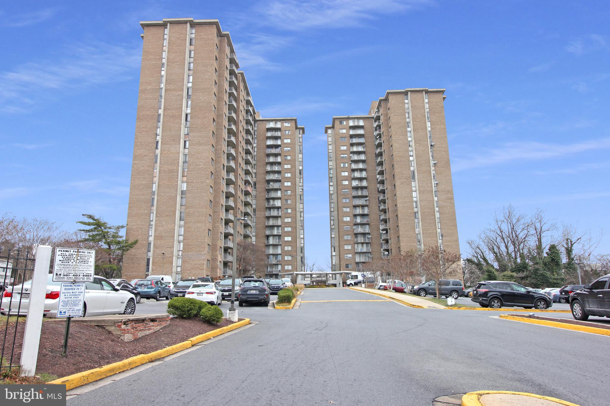 PRESIDENTIAL TOWERS - Residential