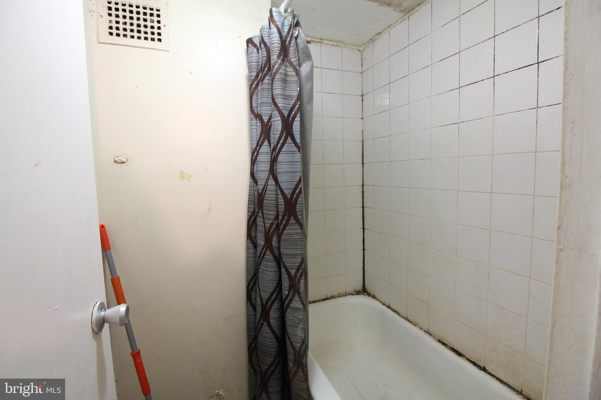 PRESIDENTIAL TOWERS - Residential