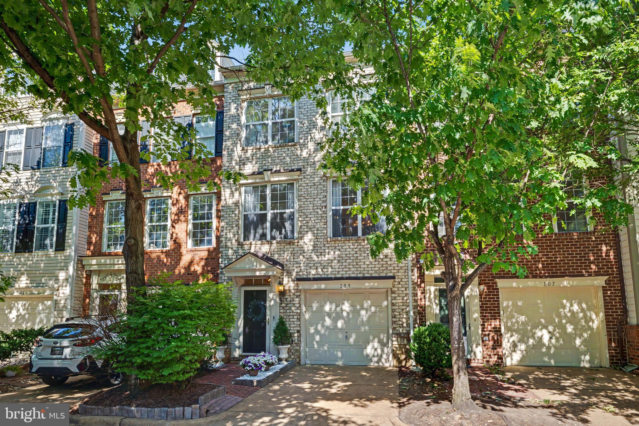 109 MARTIN LANE