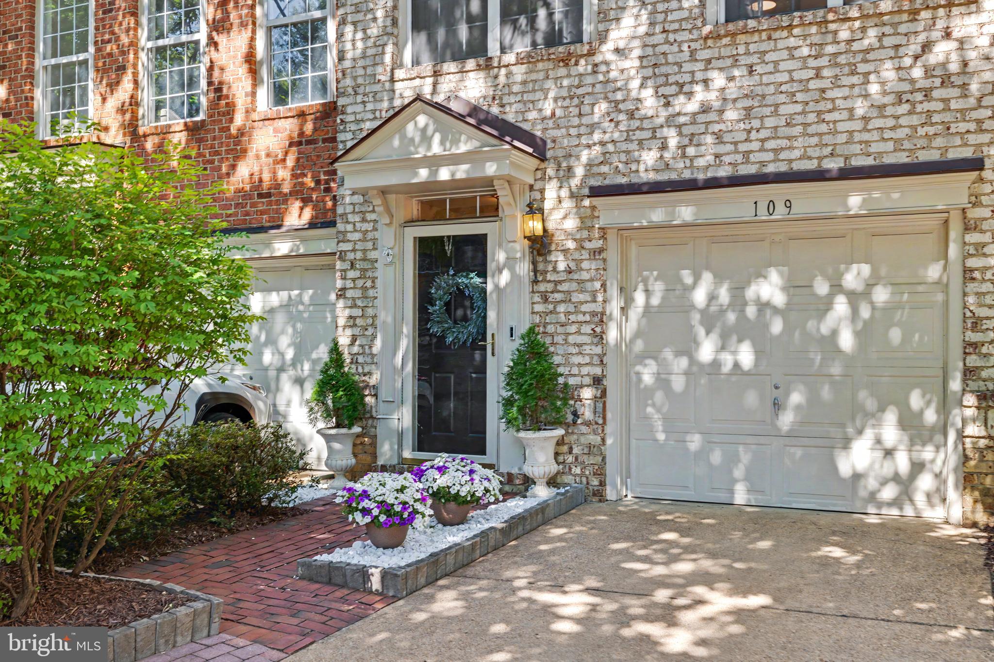 109 MARTIN LANE