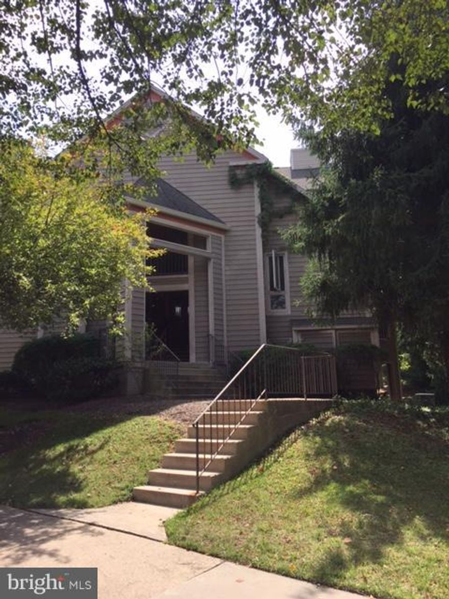 WONDERFUL CONDO WITH LOFT!  GREAT LOCATIONS WITH SHOPPING AREA WITHIN MINUTES OF WALKING!!  !HIGH RATING SCHOOLS  ,LIVING ROOM AND DINING SHARING OPEN FIREPLACE   BALCONY OFF THE LIVING ROOM       CREDIT SCORE 700+     NO SMOKERS        PETS (CASE BY CASE)

PLEASE CALL LISTING AGENT FOR APPOINTMENTS    KEYBOX ON RAILING  COMB: CALL AGENT
YOU CAN ALSO CALL SHOWTIME