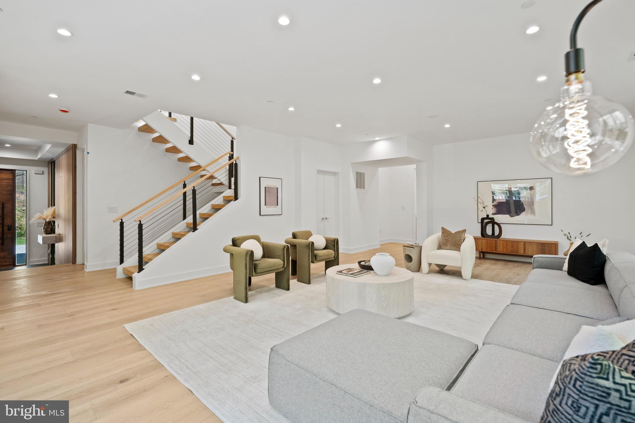FOREST HILLS - Residential