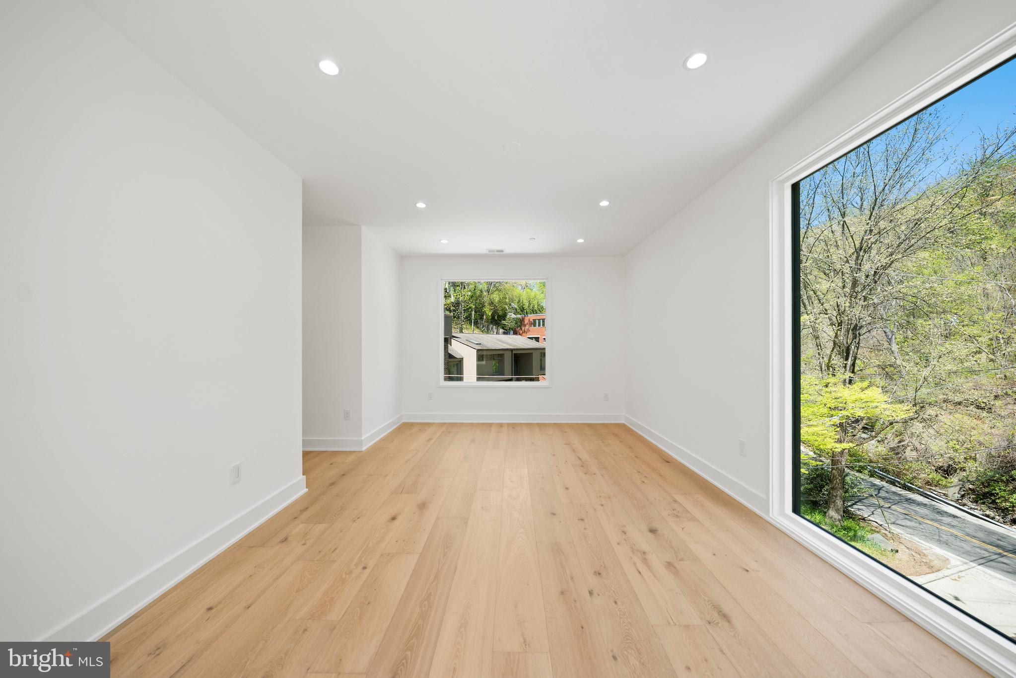 FOREST HILLS - Residential