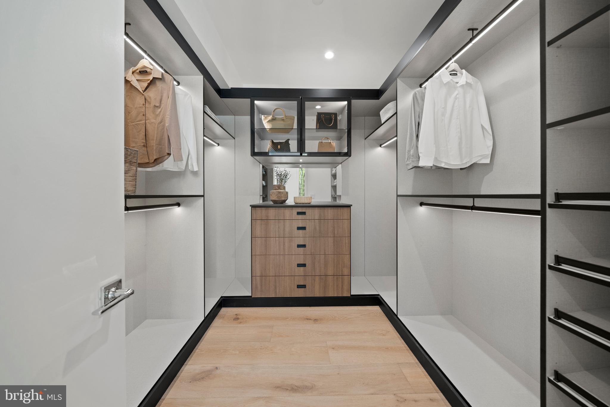 FOREST HILLS - Residential