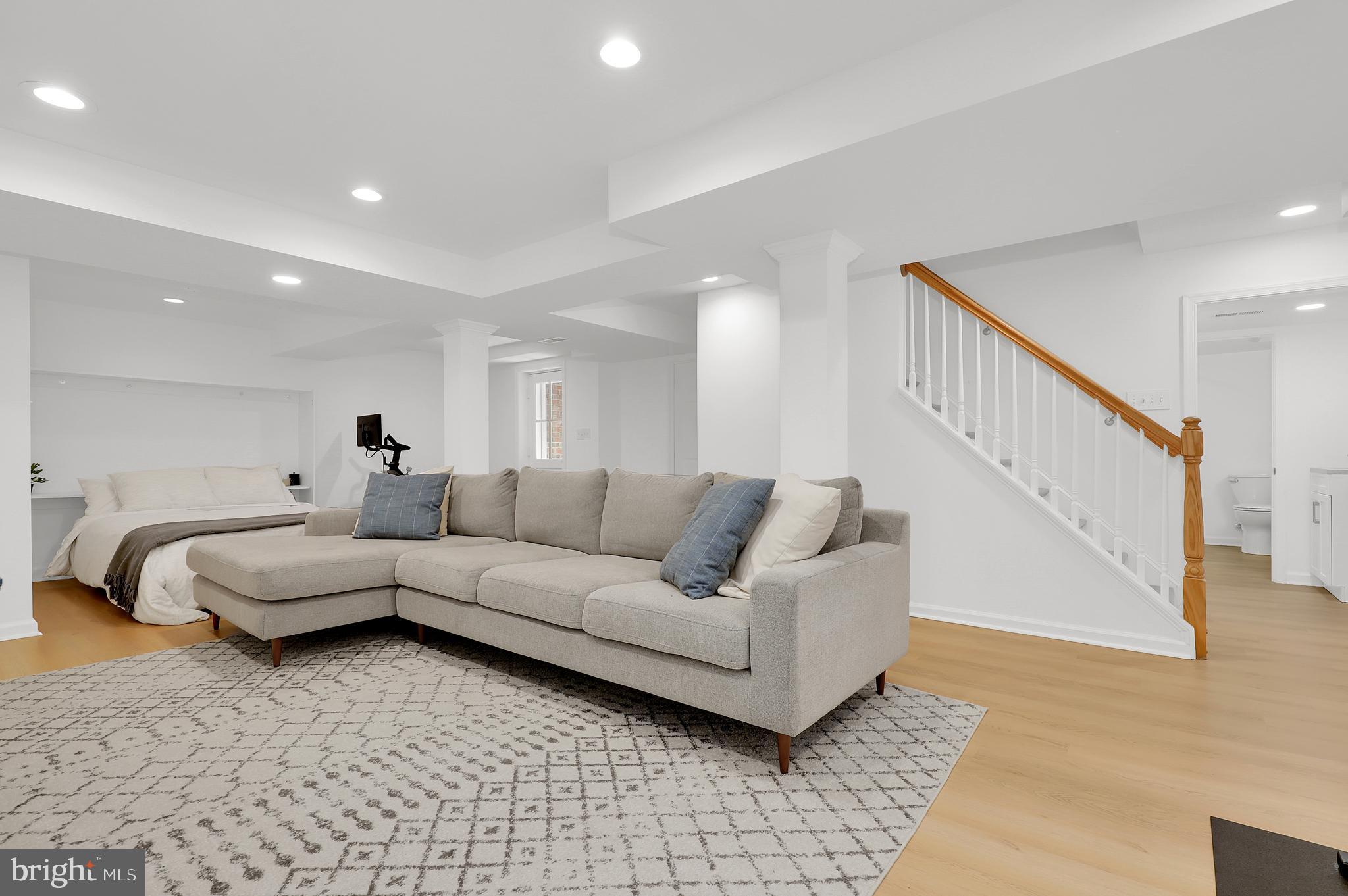 LOCUST HILL ESTATES - Residential