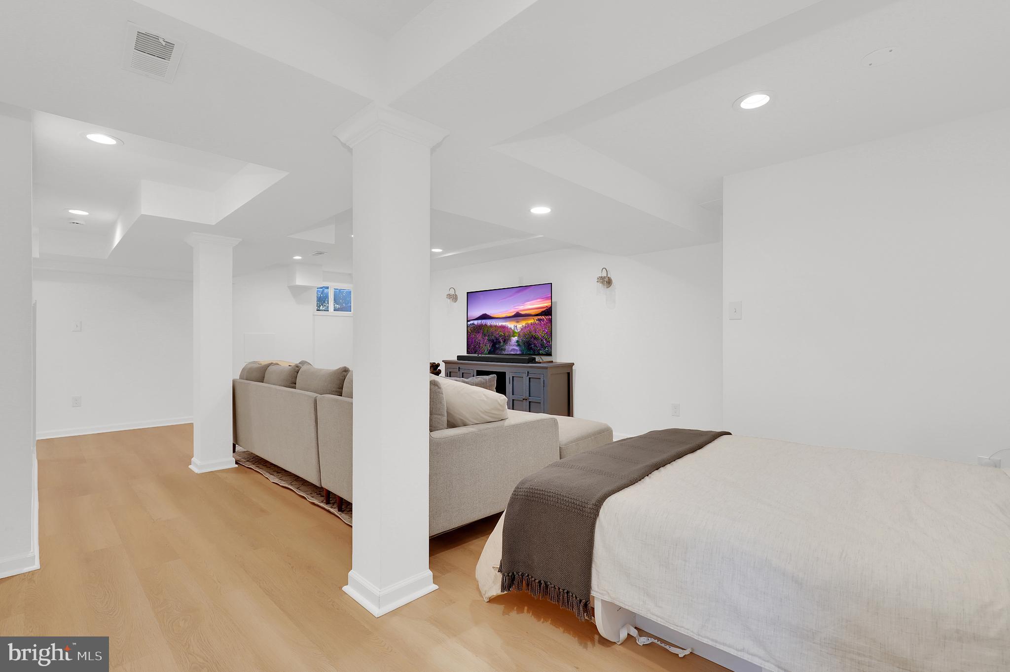 LOCUST HILL ESTATES - Residential