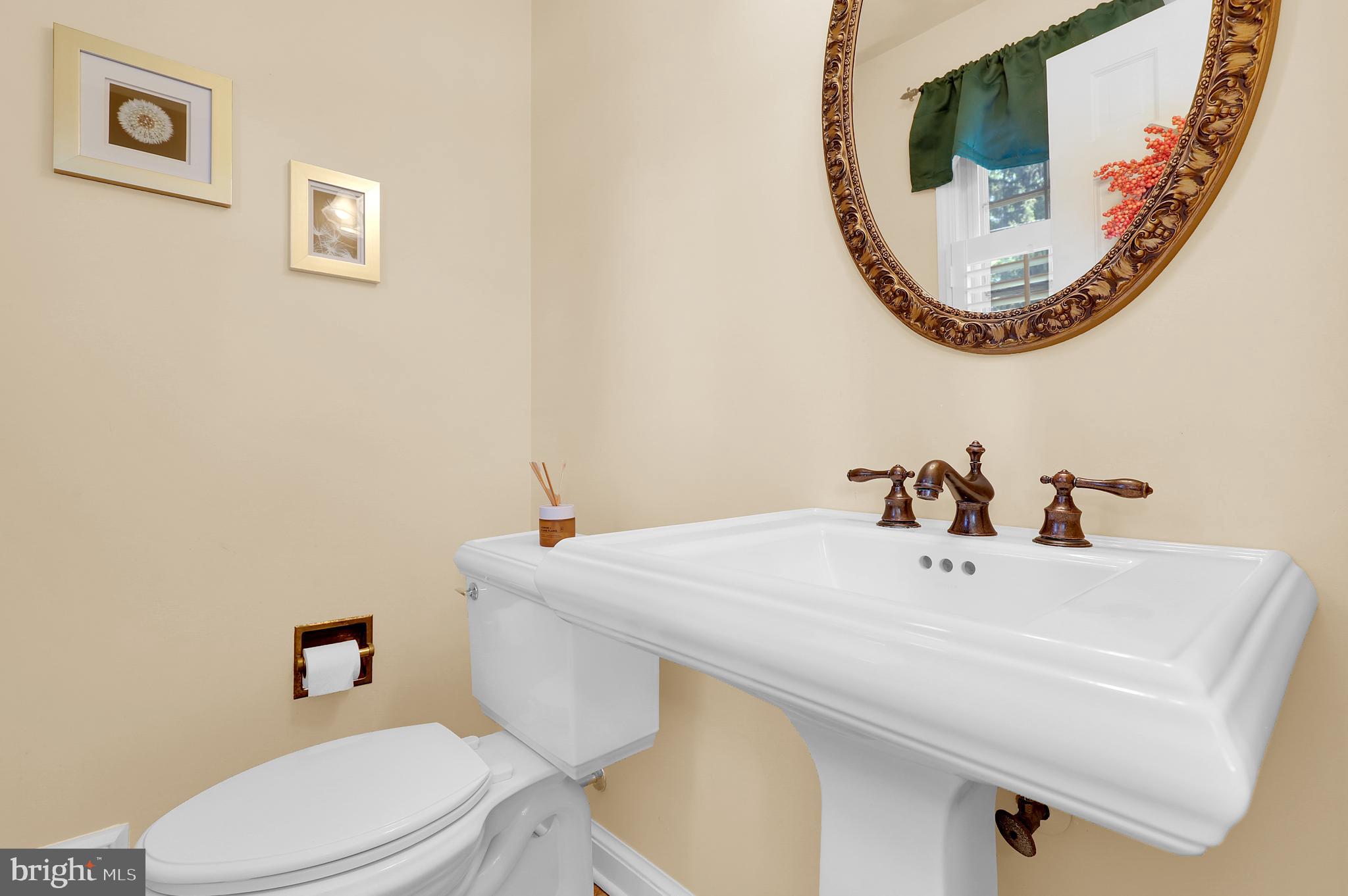 LOCUST HILL ESTATES - Residential