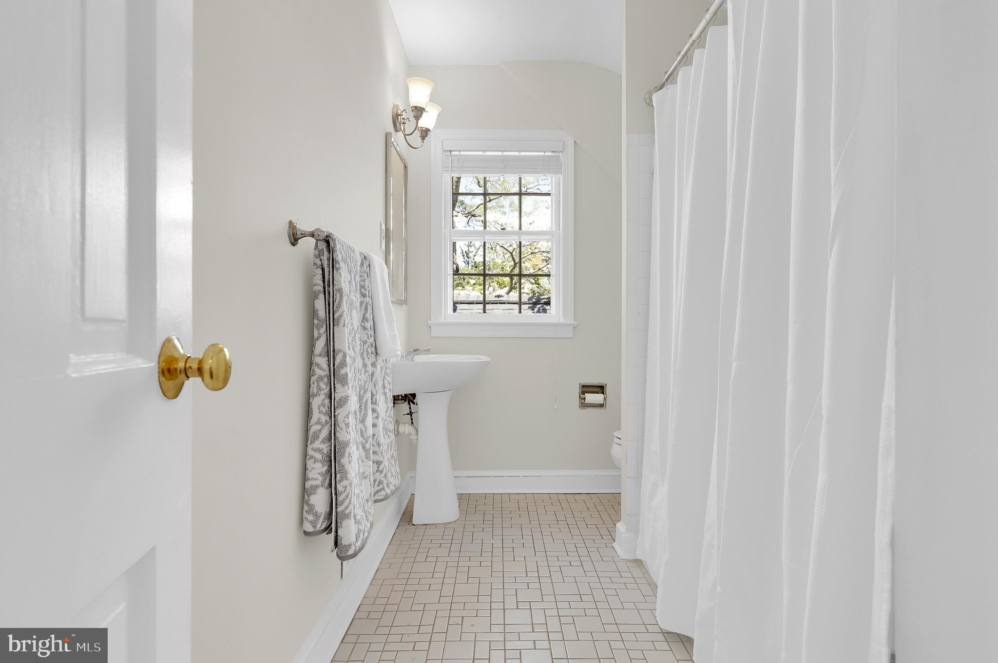 LOCUST HILL ESTATES - Residential