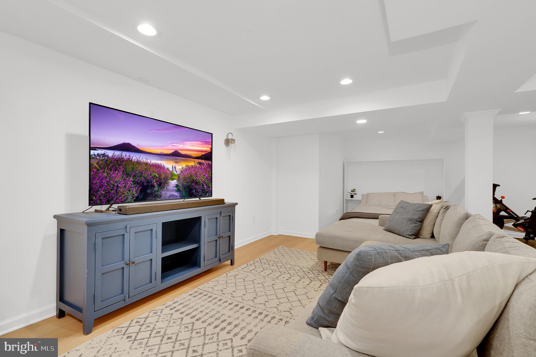 LOCUST HILL ESTATES - Residential