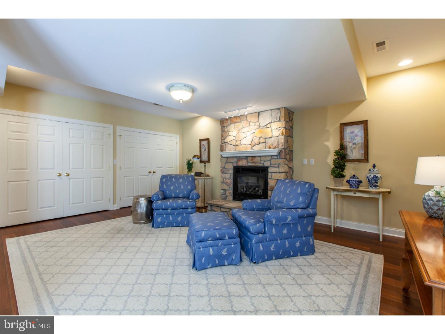 CHERRY CREEK - Residential