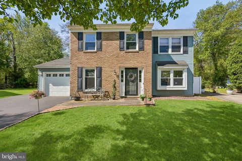 Homes For Sale - 9 Huntington Court<br/> MARLTON, NJ 08053