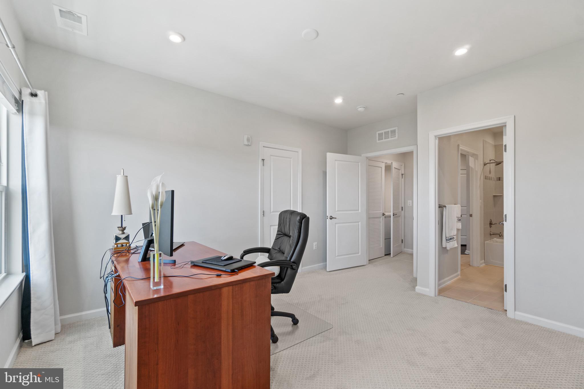 ELLICOTTS RETREAT - Residential