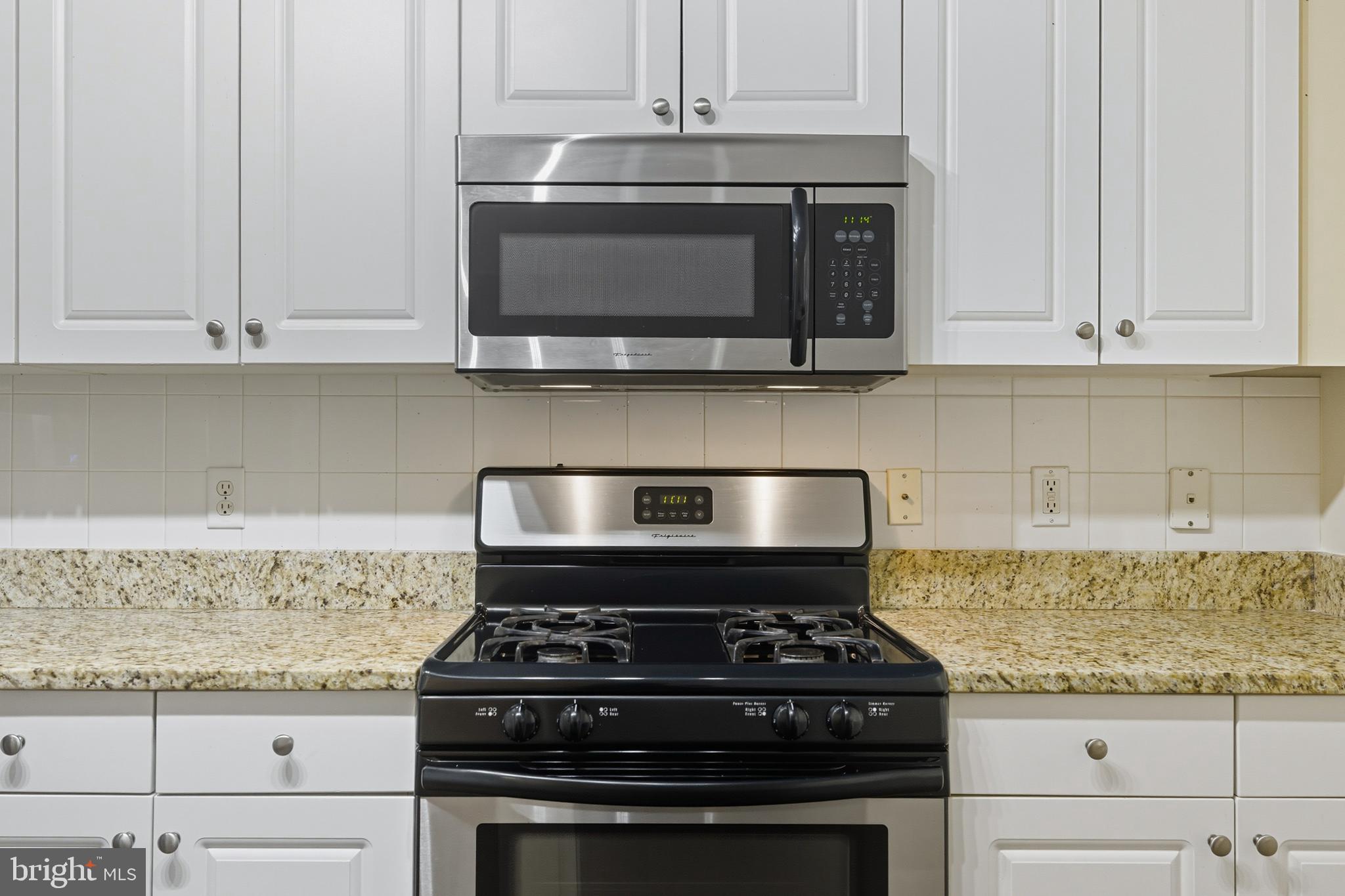 THE COLONNADE AT KENTLANDS - Residential