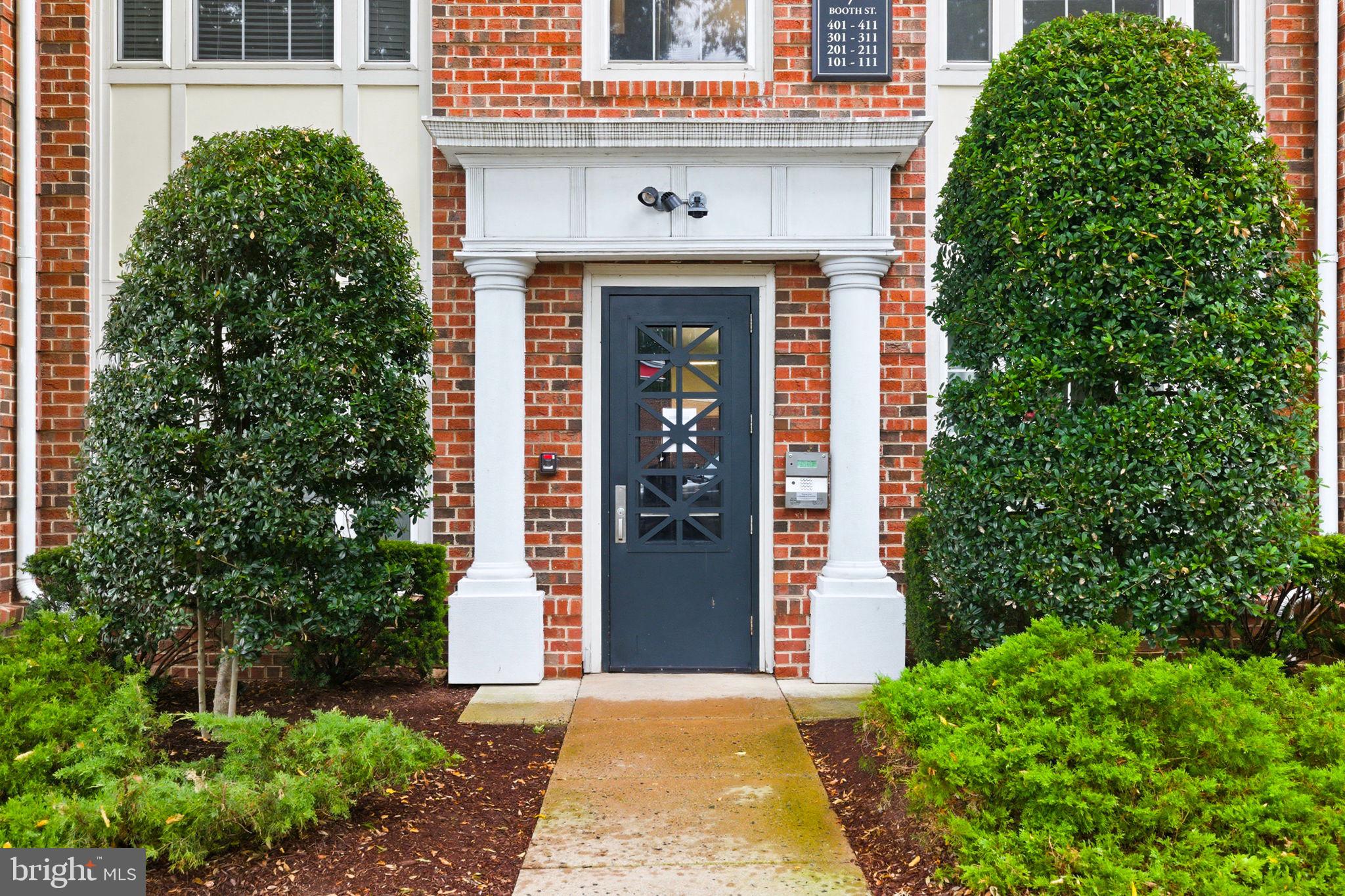 THE COLONNADE AT KENTLANDS - Residential