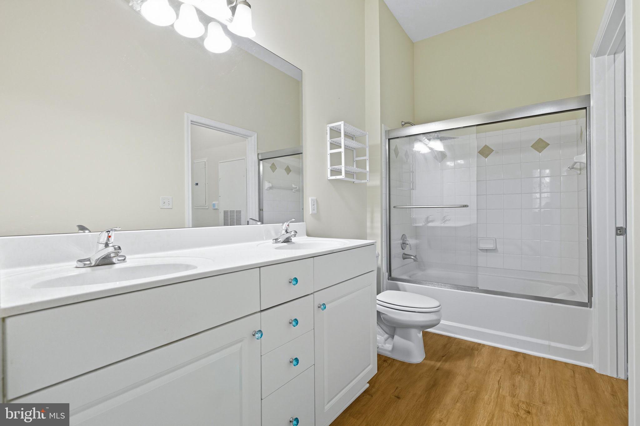 THE COLONNADE AT KENTLANDS - Residential