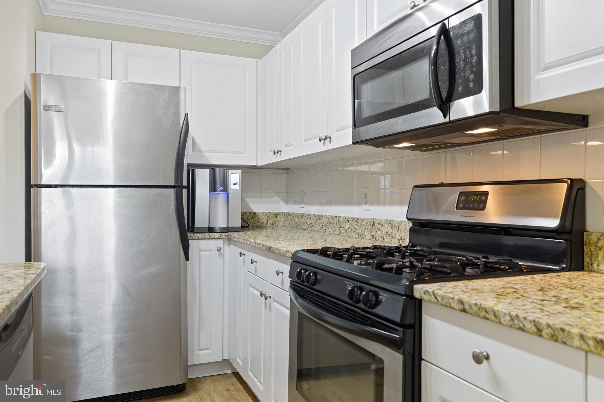 THE COLONNADE AT KENTLANDS - Residential