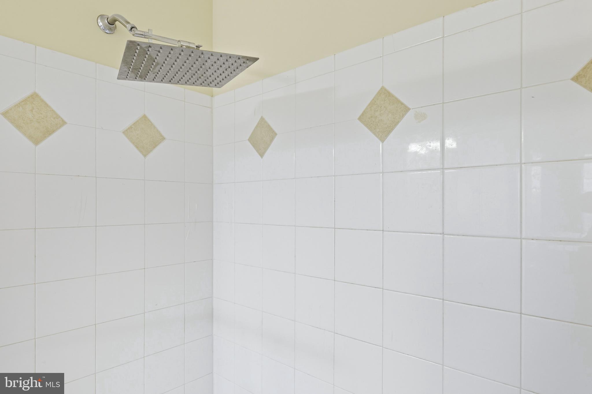 THE COLONNADE AT KENTLANDS - Residential