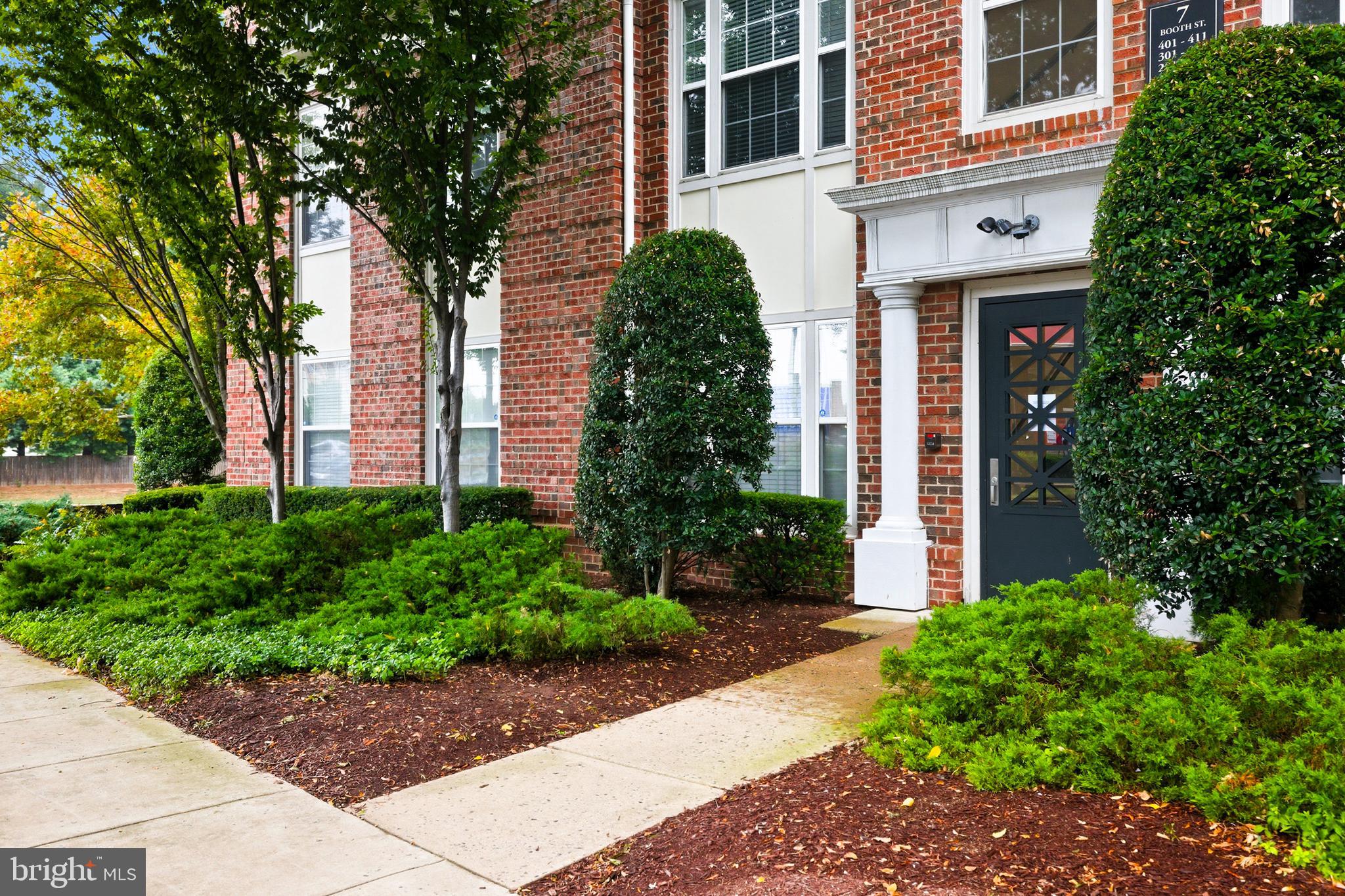 THE COLONNADE AT KENTLANDS - Residential