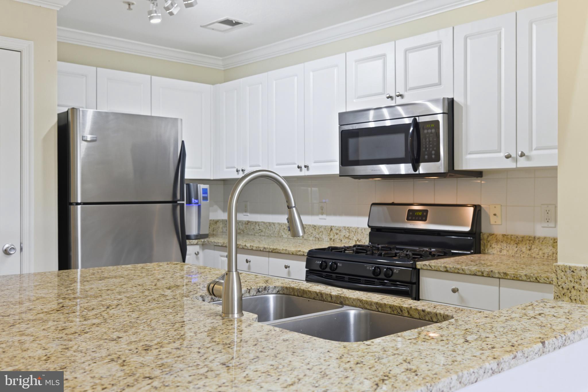 THE COLONNADE AT KENTLANDS - Residential