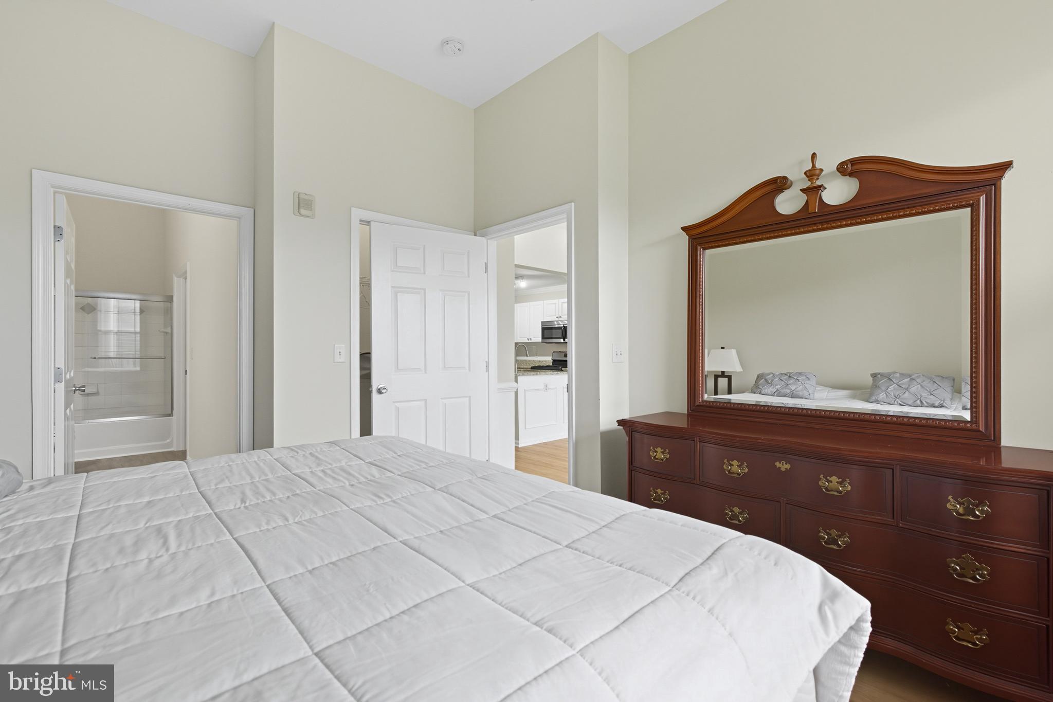 THE COLONNADE AT KENTLANDS - Residential