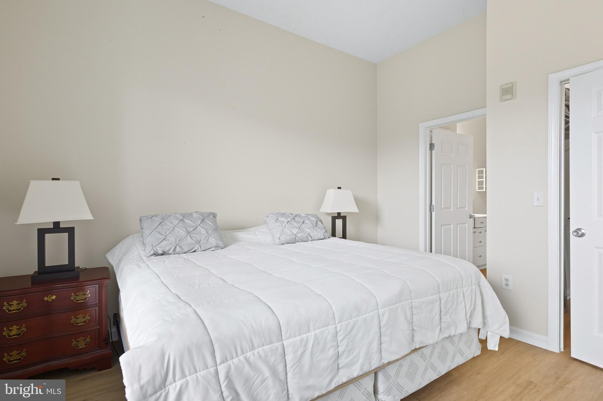 THE COLONNADE AT KENTLANDS - Residential