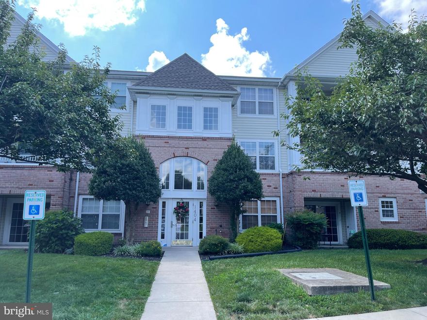 ACCEPTING BACK UP OFFERS*This is a reverse mortgage short sale that has been appraised and approved by the lender, Lovely 1st floor condo in Taylor Ridge Condos. Home Features Two Bedrooms and Two Bathrooms. This home boasts a large eat in kitchen, separate dining room, separate laundry room and large living room. Sliders off living room to patio facing the front parking lot. This home has a new HVAC unit, new dryer and renovated master bathroom.
The exterior of the building is currently being repaired by condo association