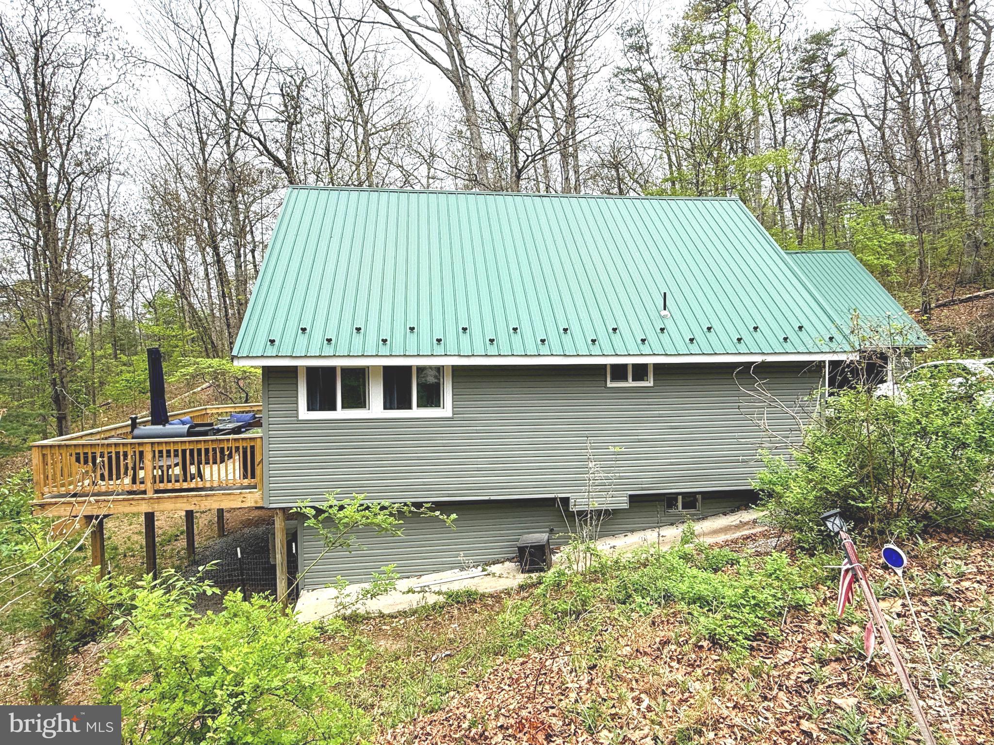 385 CROWFOOT LANE