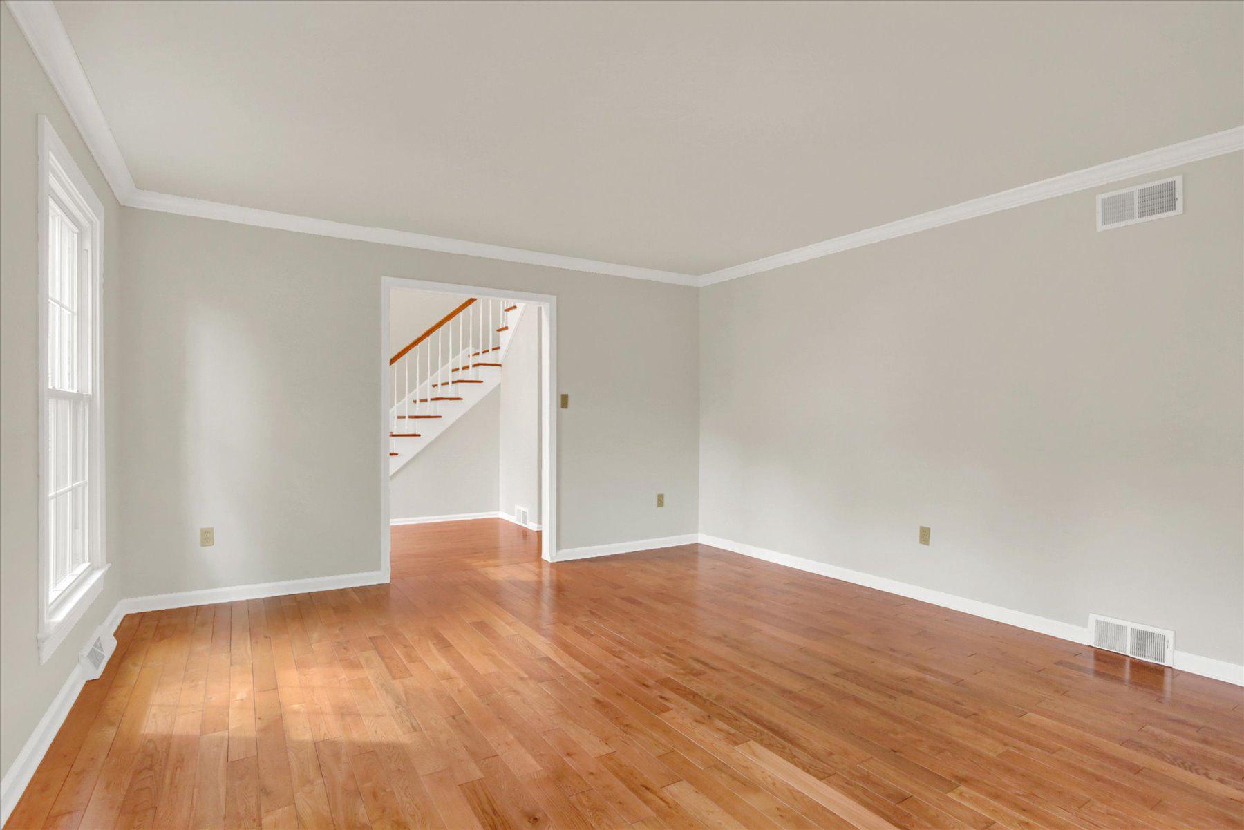 470 WOODCREST DRIVE