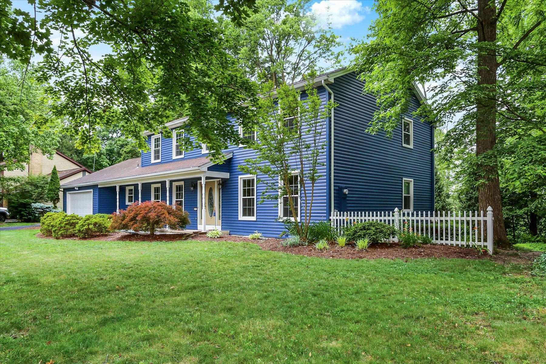 470 WOODCREST DRIVE