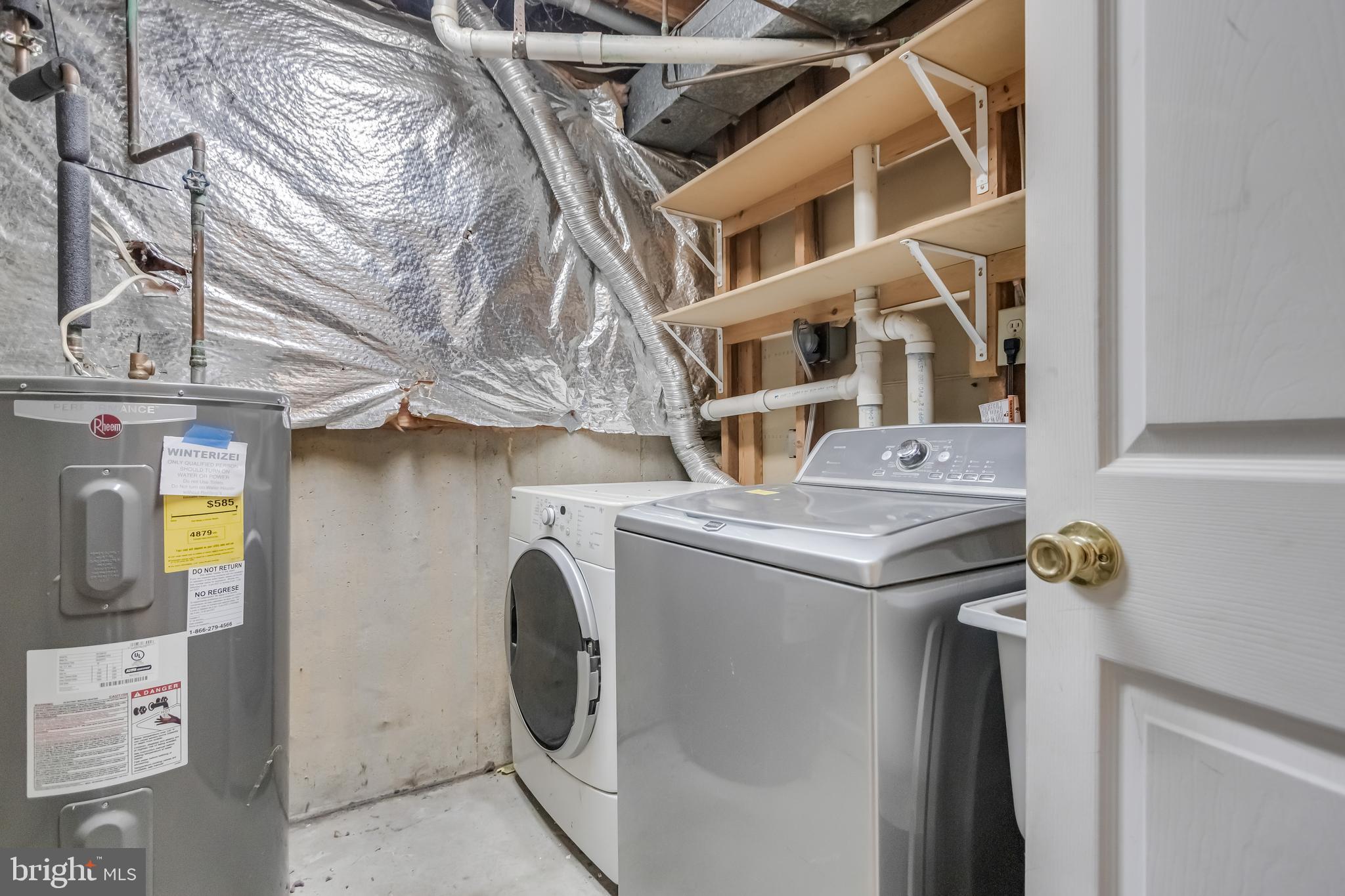 LAUREL LAKES - Residential