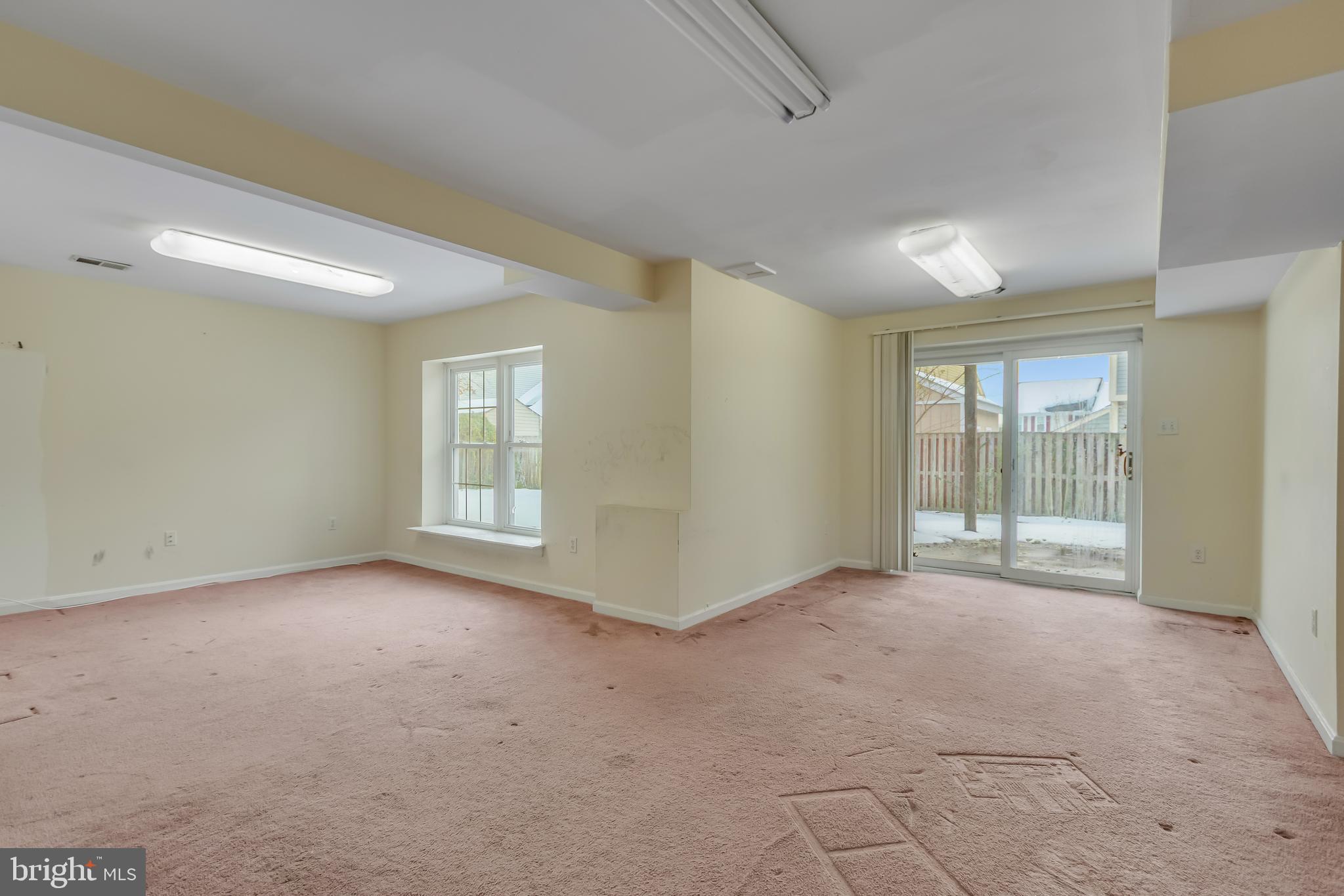 LAUREL LAKES - Residential