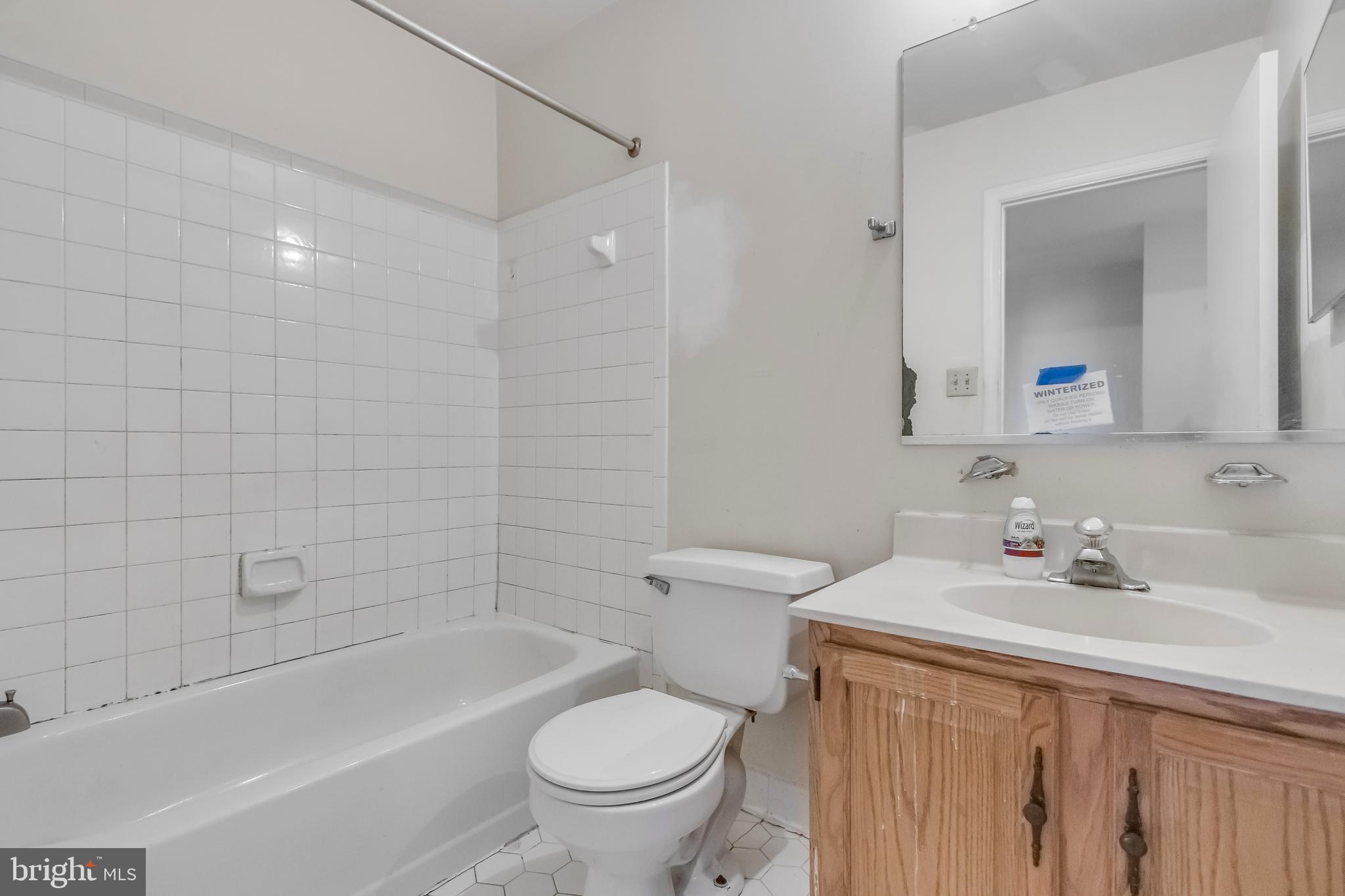 LAUREL LAKES - Residential