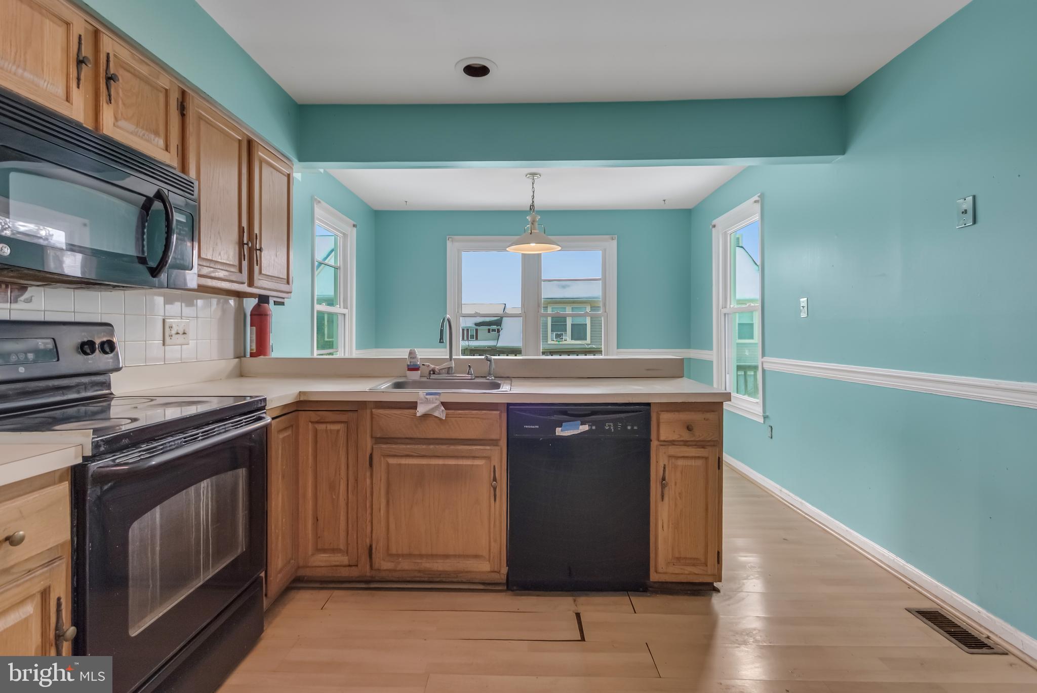 LAUREL LAKES - Residential