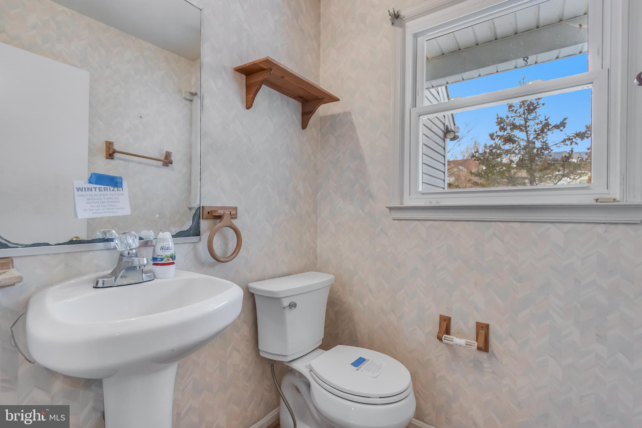 LAUREL LAKES - Residential