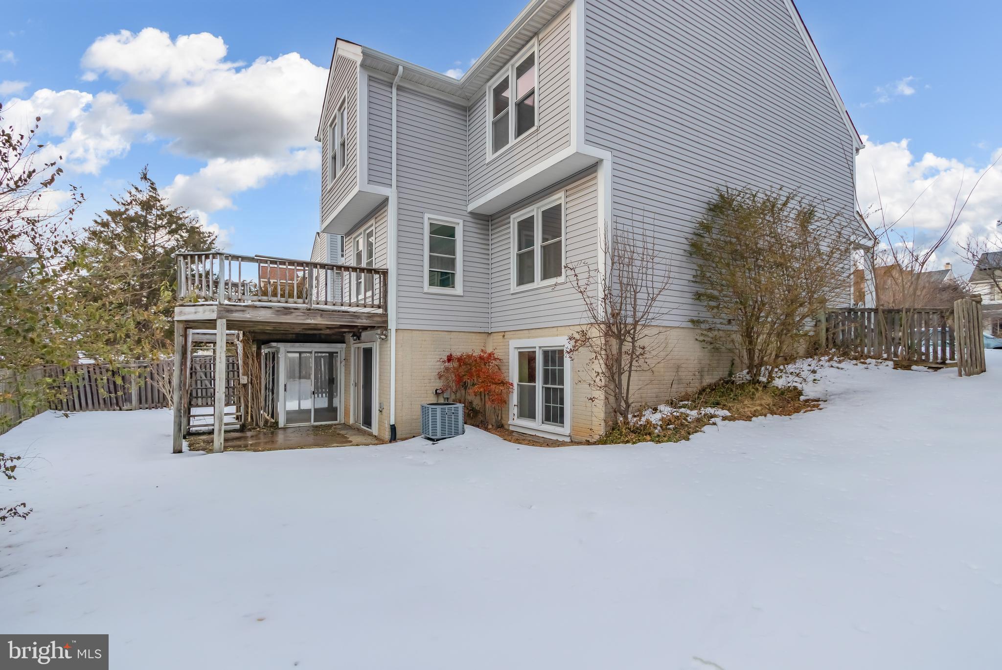 LAUREL LAKES - Residential