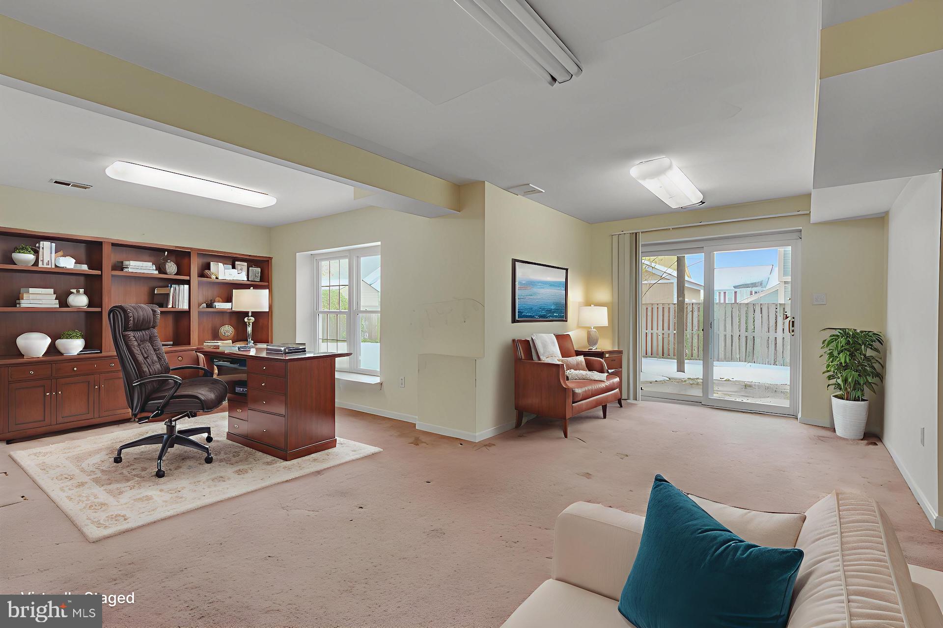 LAUREL LAKES - Residential