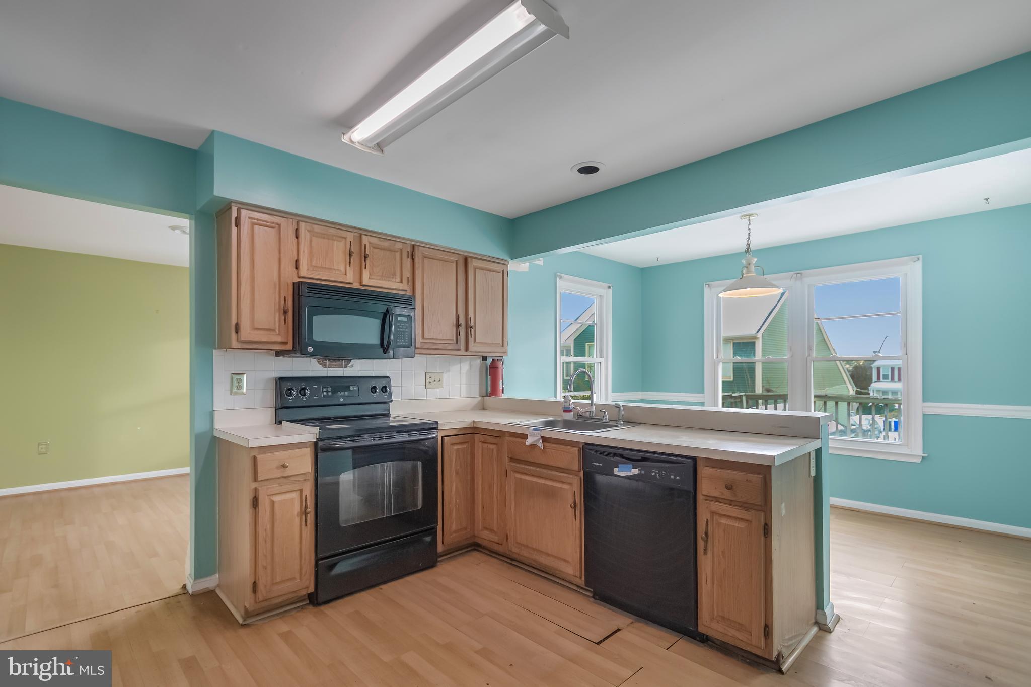 LAUREL LAKES - Residential