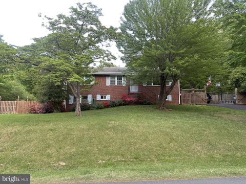 Photo of 7817 Howard Street, MANASSAS, VA 20111 (MLS # VAPW2120334)