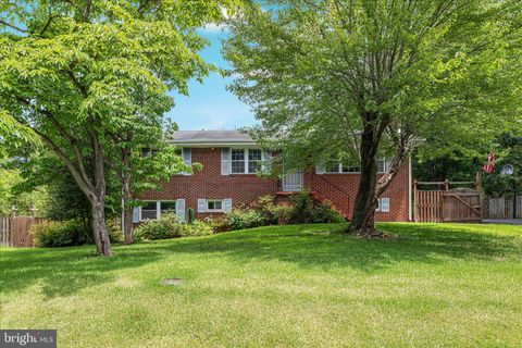 Photo of 7817 Howard Street, MANASSAS, VA 20111 (MLS # VAPW2120334)