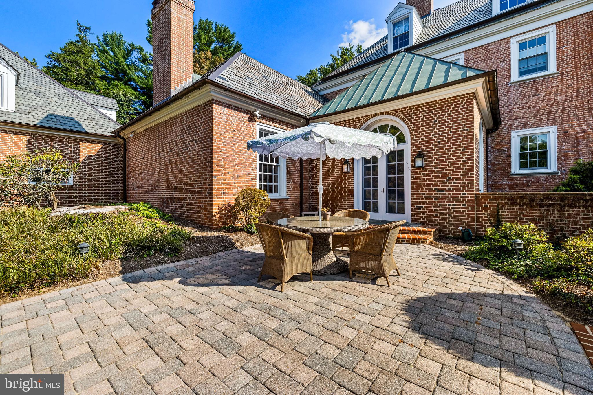 ROLAND PARK - Residential