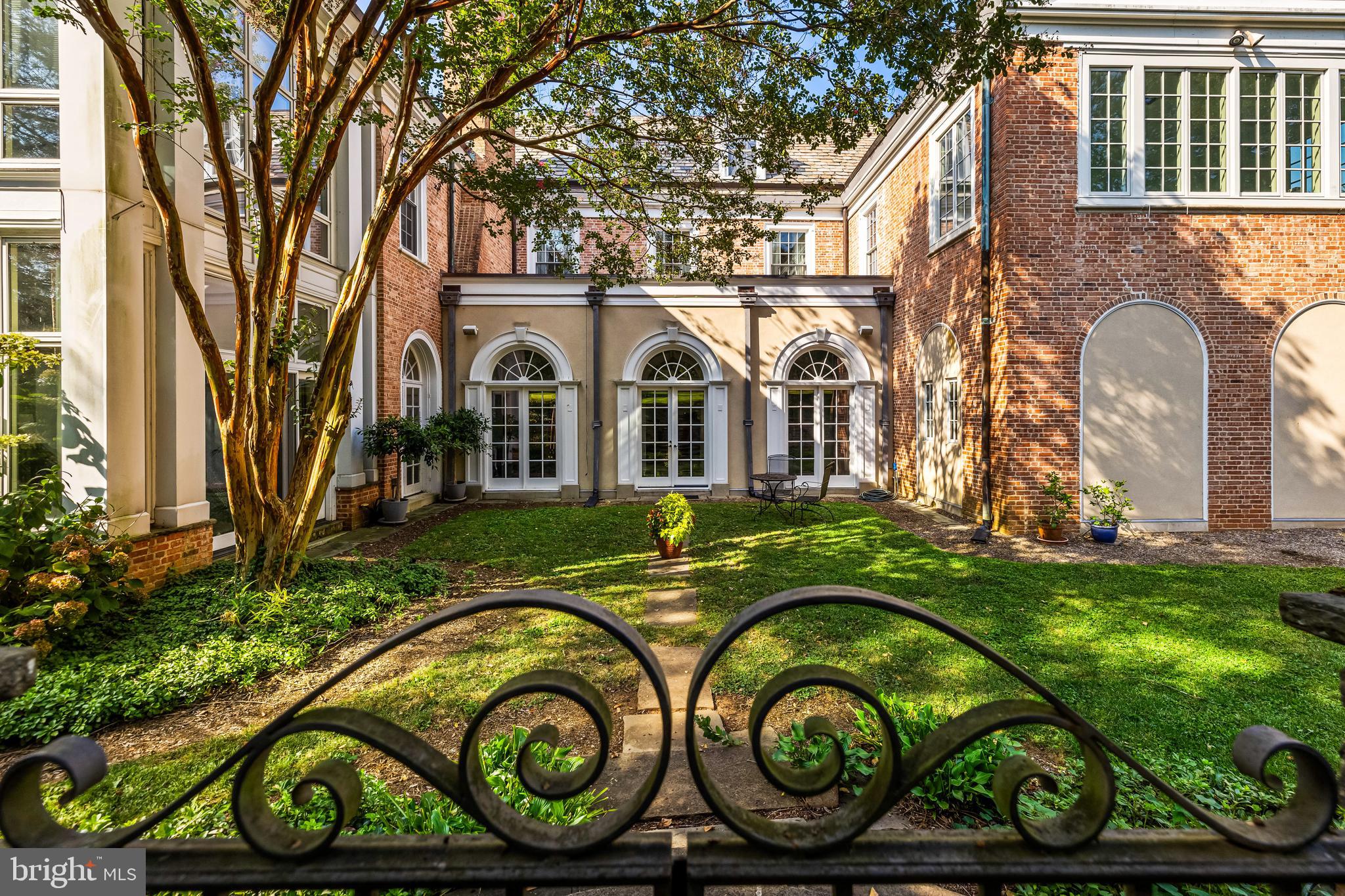 ROLAND PARK - Residential