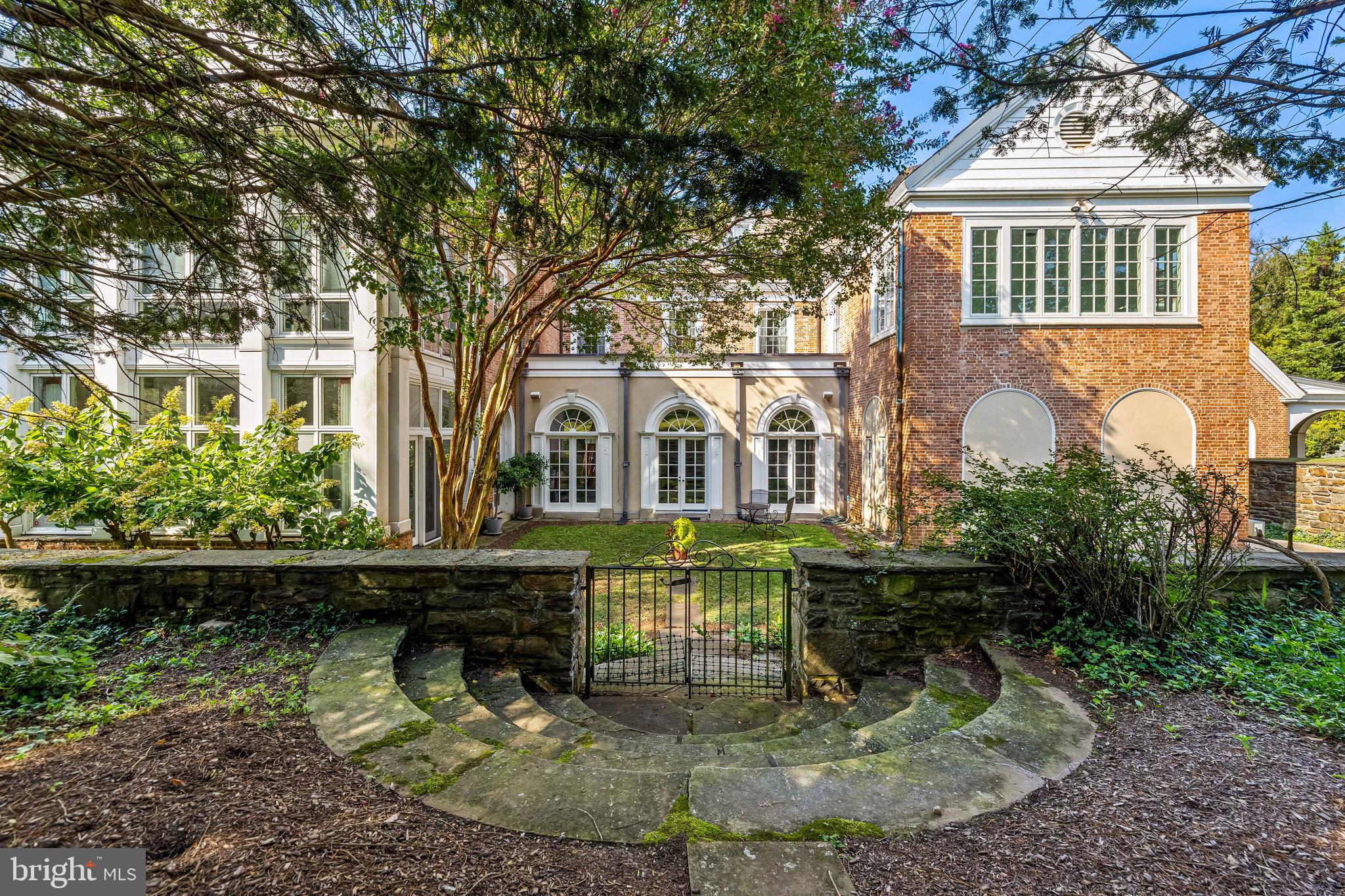 ROLAND PARK - Residential