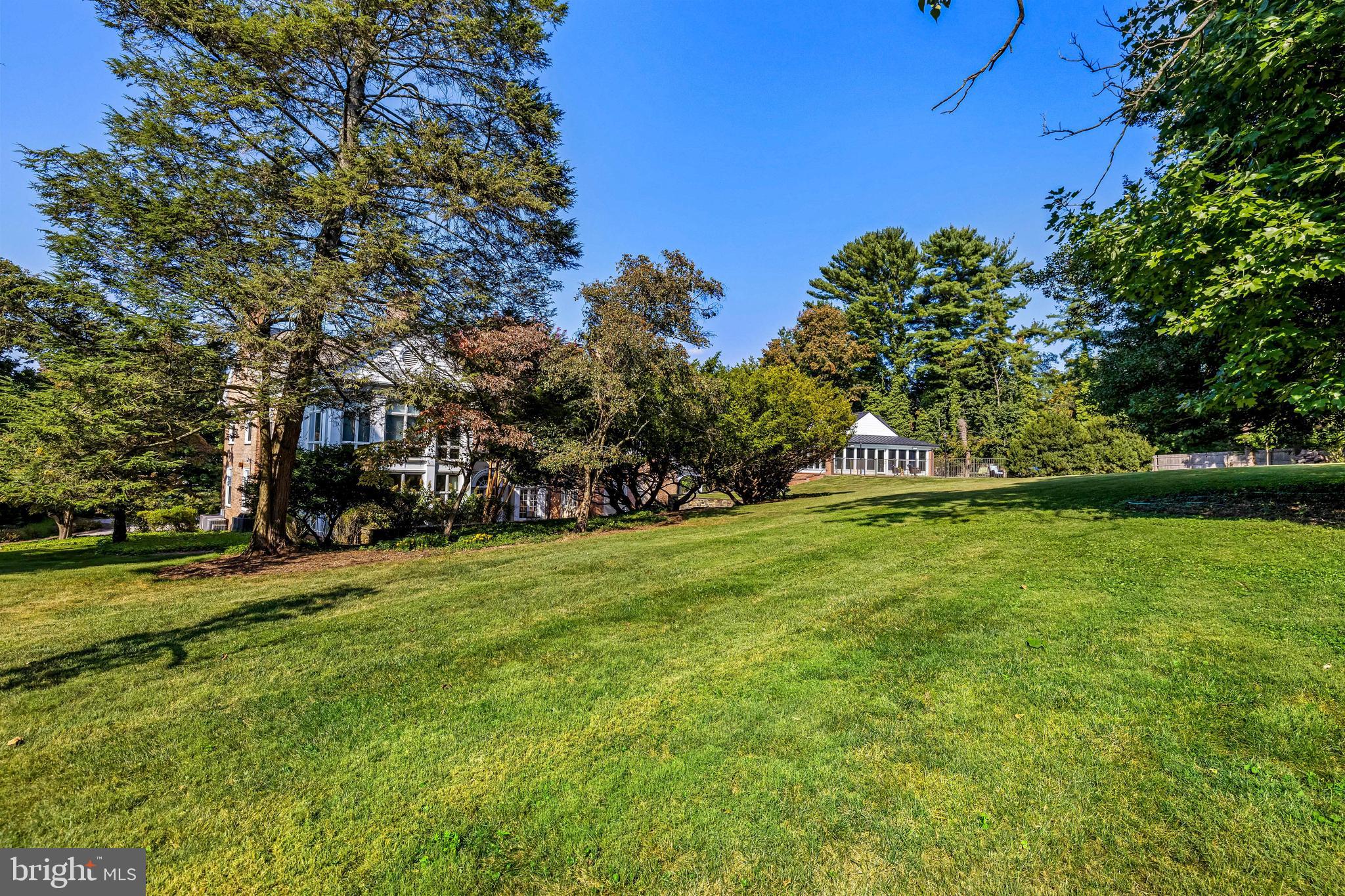 ROLAND PARK - Residential