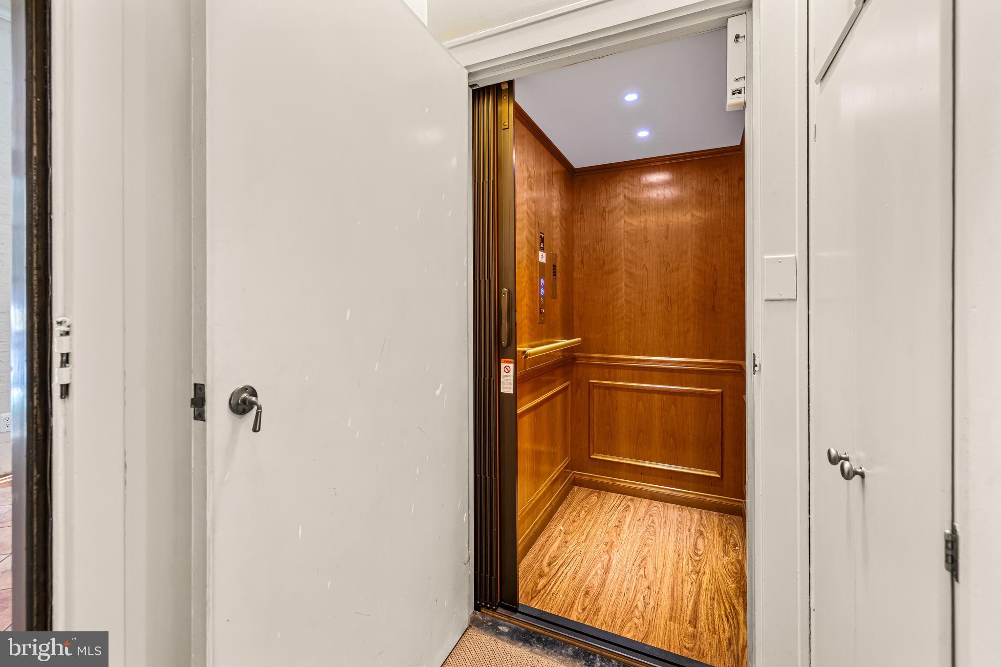 ROLAND PARK - Residential
