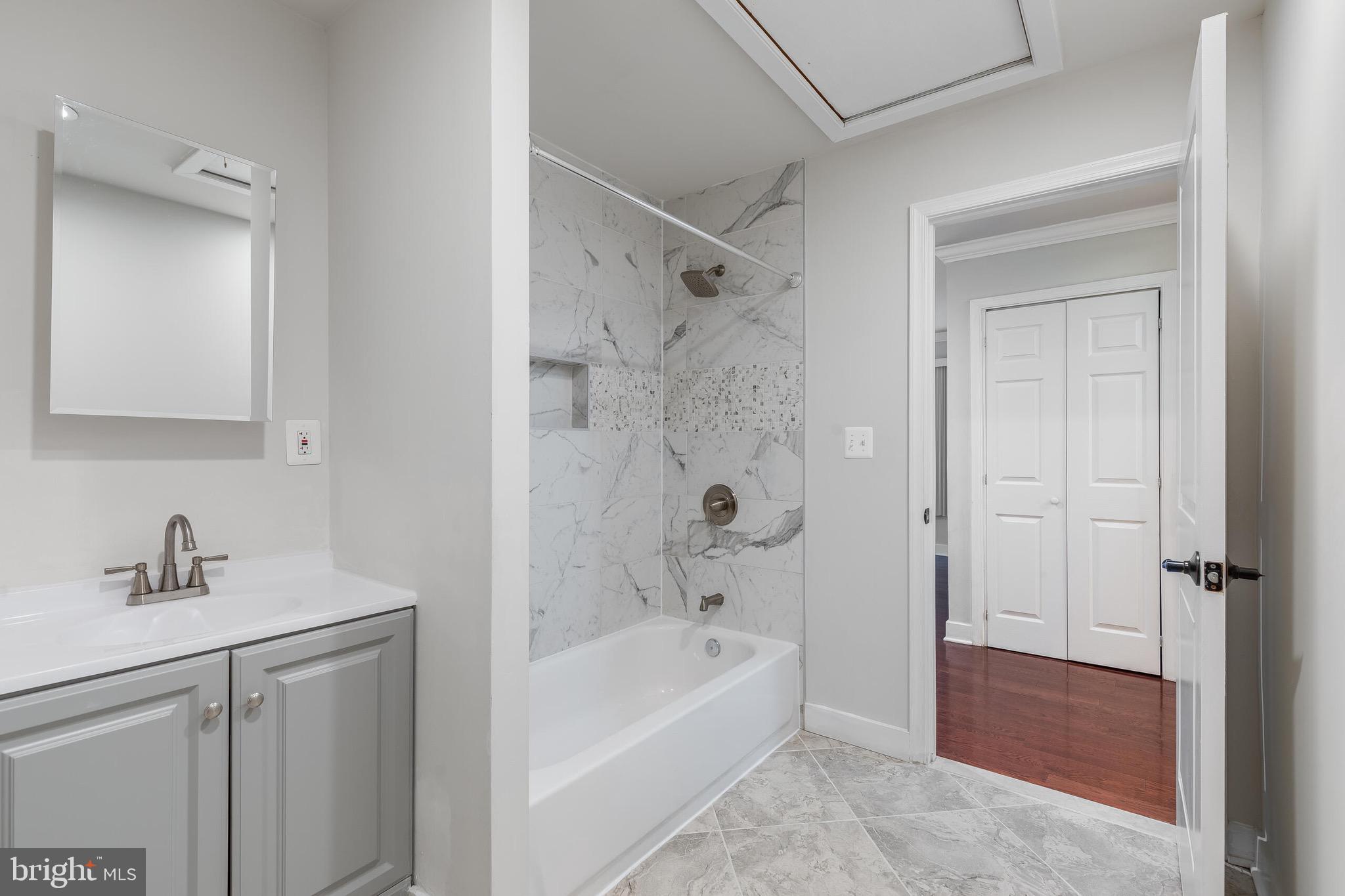 BRENTWOOD - Residential