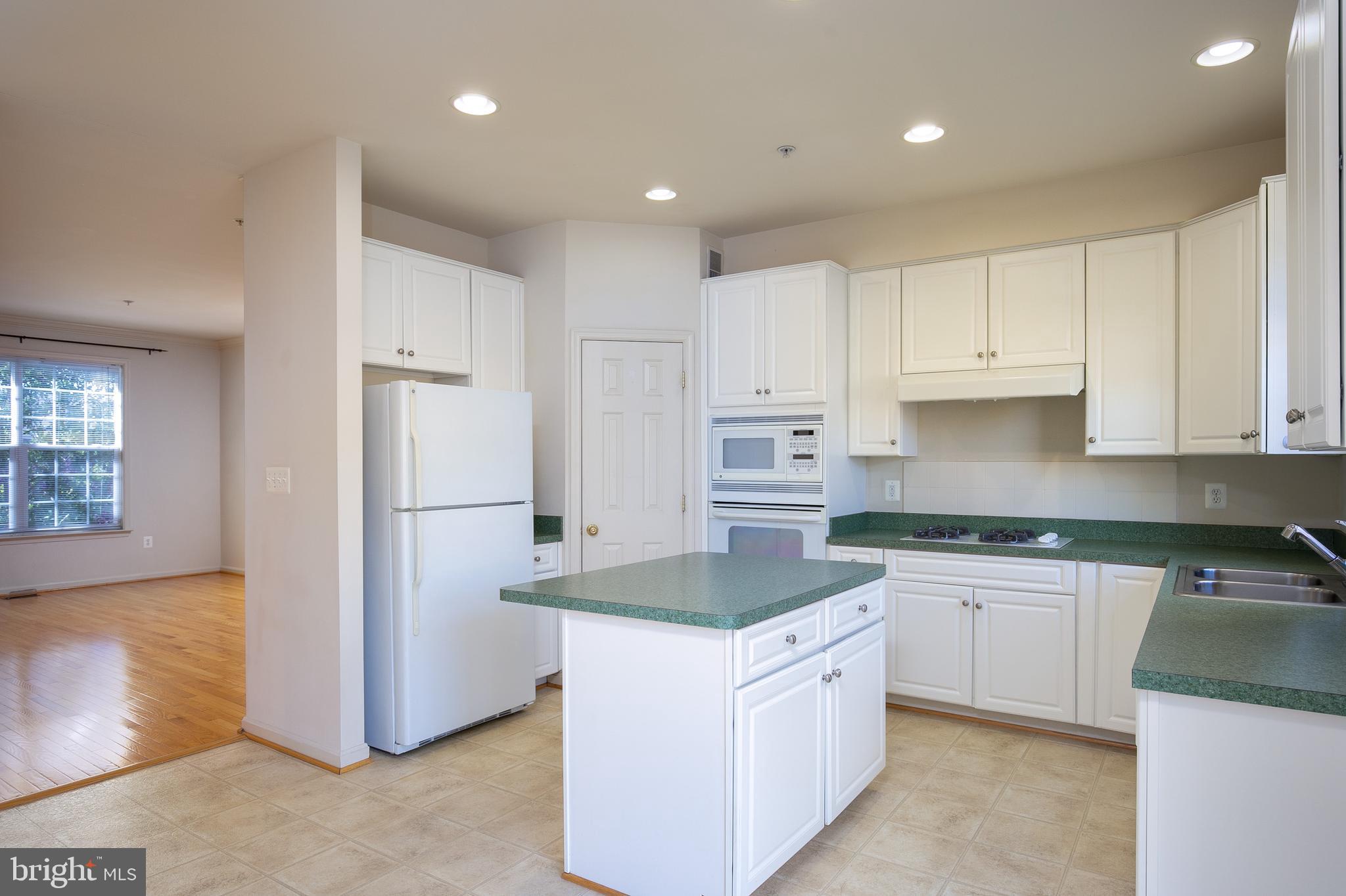 RETREAT AT FAIRWOOD TOWN - Residential